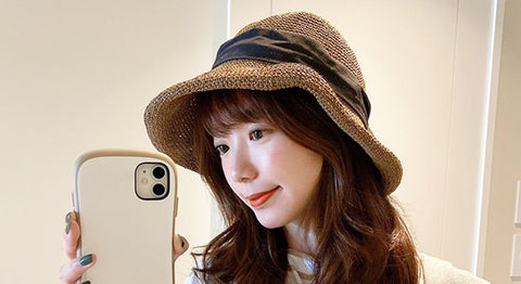 きれいめにもカジュアルにも合わせやすい セーラーリボン麦わらハットのコーデ集